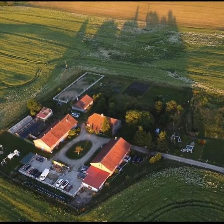 Villa Folwark Malinowy Chrusniak à Bisztynek Extérieur photo